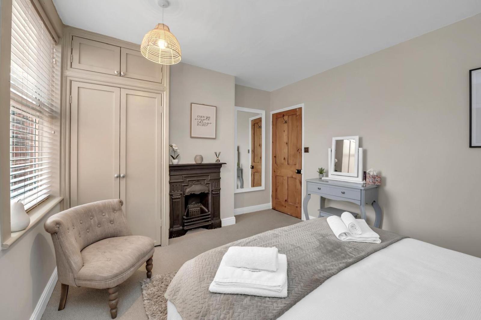 Delightful 10 St Martins - 2 Bed, 2 Bathroom With Parking Available * Bury St. Edmunds