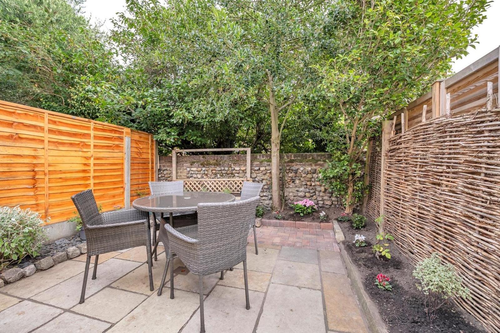 Delightful 10 St Martins - 2 Bed, 2 Bathroom With Parking Available